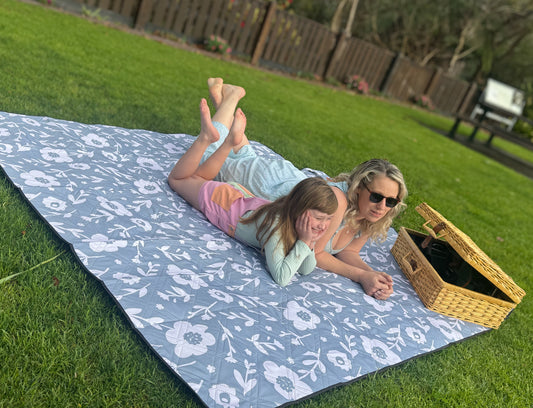 Dainty Floral Picnic Rug