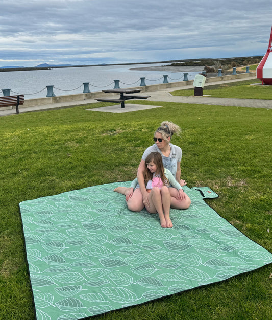 Green Leaves Picnic Rug