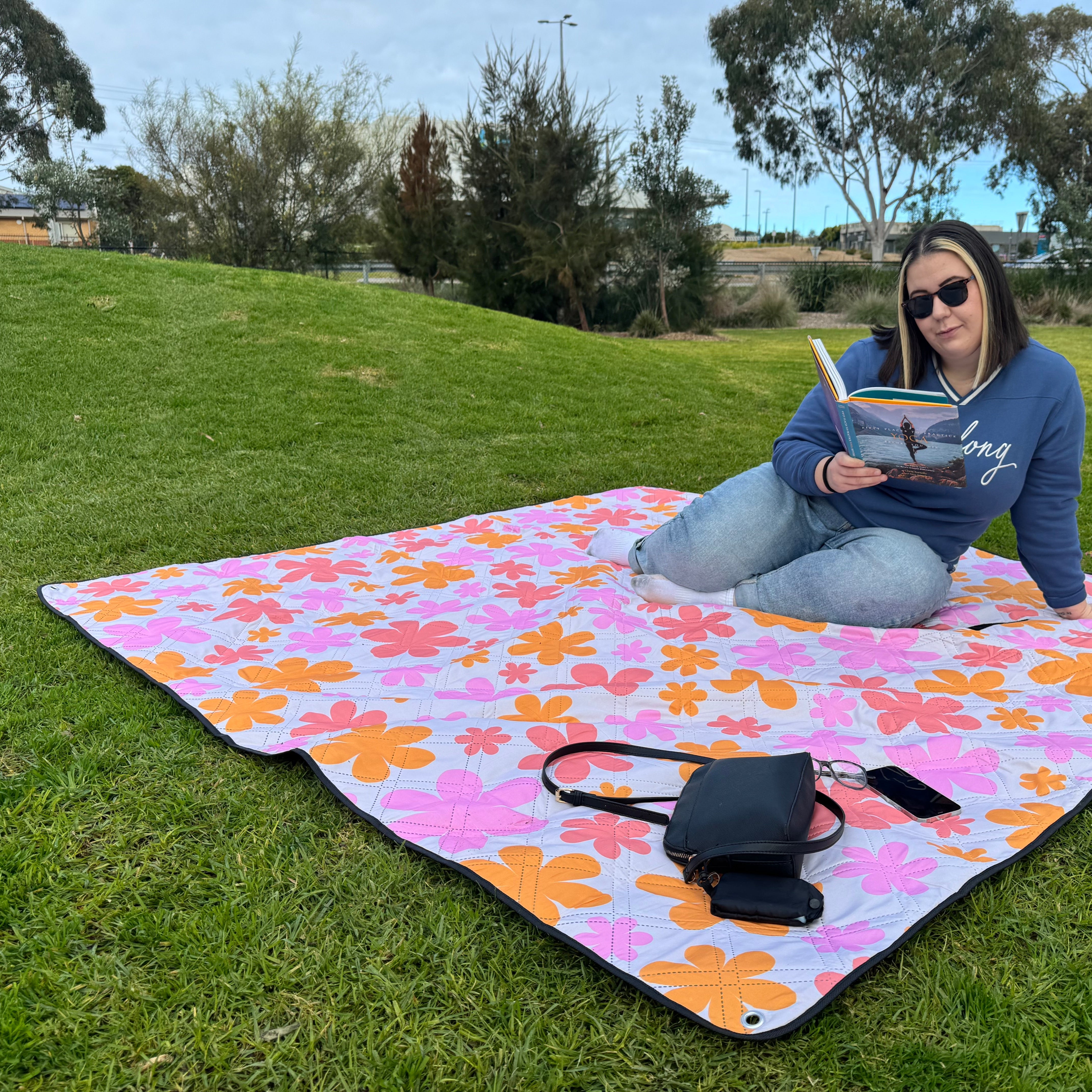 Retro Floral Picnic Rug - Large 2x2m Waterproof Outdoor Blanket | Bilby ...